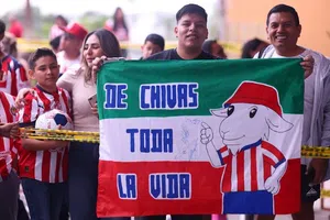 ¡Como en casa! Chivas es recibido por 'multitudinaria' afición en León