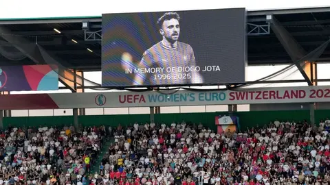 Joao Cancelo y Ruben Neves rompen en llanto durante minuto de silencio por Diogo Jota