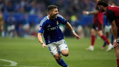Francisco Portillo logró su quinto ascenso y se convirtió en el amuleto de la suerte del Real Oviedo