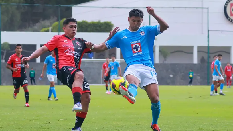 Jaziel Mendoza, juvenil de Cruz Azul, recibirá primera titularidad ante Santos