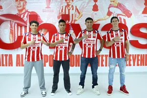 ¿Cuáles son las opciones de Chivas en su plantel de cara al Apertura 2025?