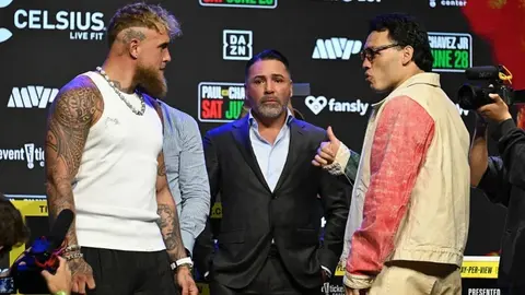 Julio Cesar Chávez Jr. 'se orina' en Jake Paul y el video ya es viral
