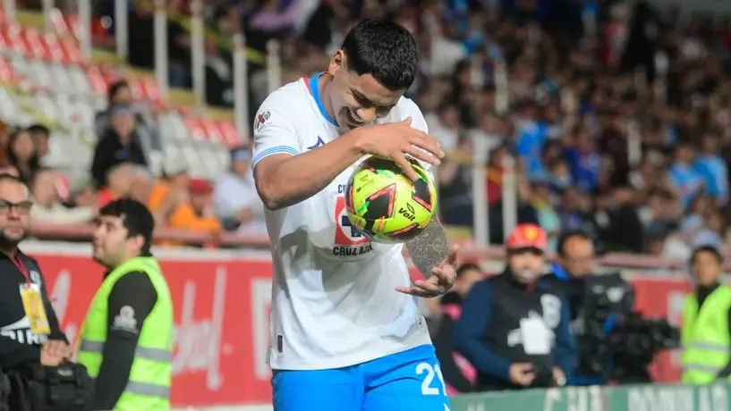 Cruz Azul: 'Toro' Fernández no ha sido buscado por Peñarol, pese a interés difundido por su agente