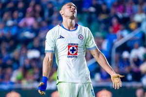 Giakoumakis suma tres días sin entrenar; no tiene permiso del club