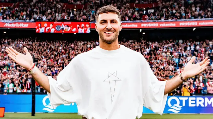 ¡Leyenda del Ven Het Volk! Santiago Giménez recibe gran homenaje con Feyenoord