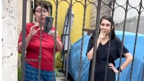 Desalojan a las “ladys invasoras” tras ocupar casa por más de 10 años en Tampico