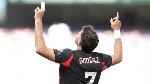 Prensa italiana elogia la forma física de Santiago Giménez tras integrarse a la pretemporada