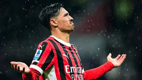 Santiago Giménez perderá una figura tras acuerdo entre Milan y Manchester City