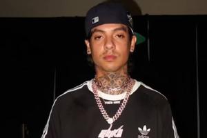 Natanael Cano golpea a su DJ y lanza su equipo al piso durante presentación en el Baja Beach Fest 2025