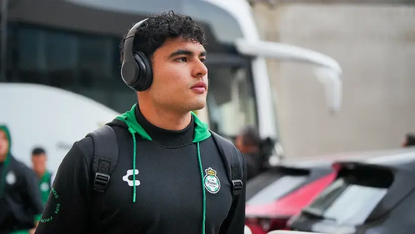 Stephano Carrillo, con agradecimiento a Robin Van Persie y Javier Aguirre