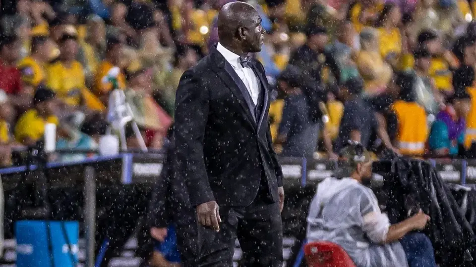 Segundo Castillo, el DT más elegante de América, dice adiós al Barcelona de Ecuador