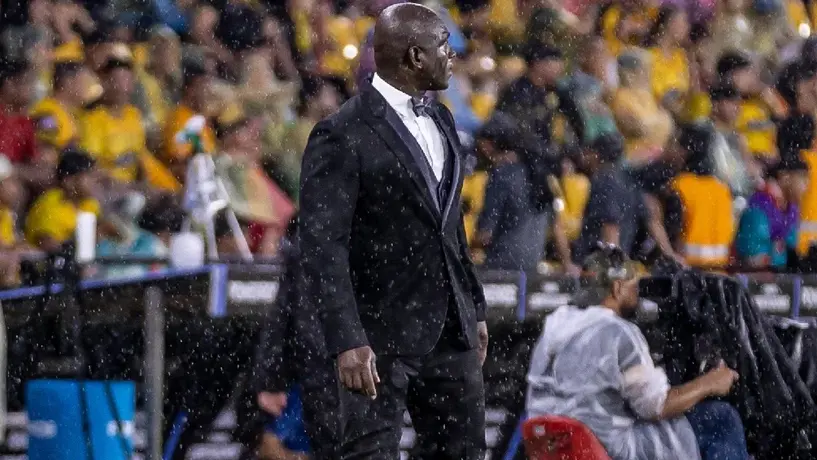 Segundo Castillo, el DT más elegante de América, dice adiós al Barcelona de Ecuador