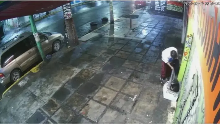 Blacky, el perrito que sufrió el robo de su cobija en Iztapalapa, fue adoptado