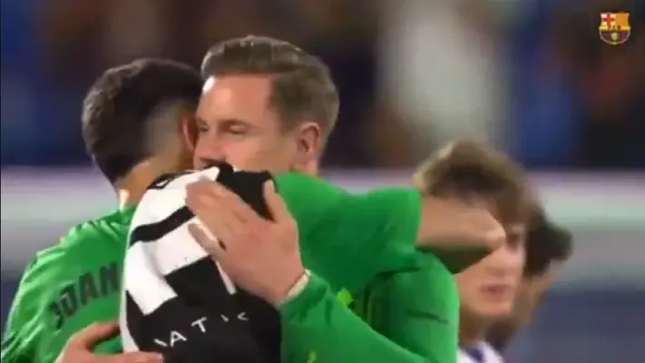 ¿Adiós problemas? Ter stegen y Joan García protagonizan abrazo después del trofeo Joan Gamper