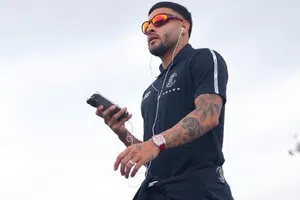 ¡Lujitos del Campeón! Alexis Vega presume reloj con los colores del Toluca