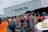 Rapiñan tráiler cargado de cerveza tras volcadura en carretera de Tamaulipas