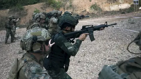 Estados Unidos manda marines “para frenar al narco”; México le contesta con todo