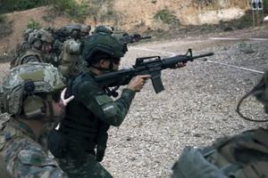 Estados Unidos manda marines “para frenar al narco”; México le contesta con todo