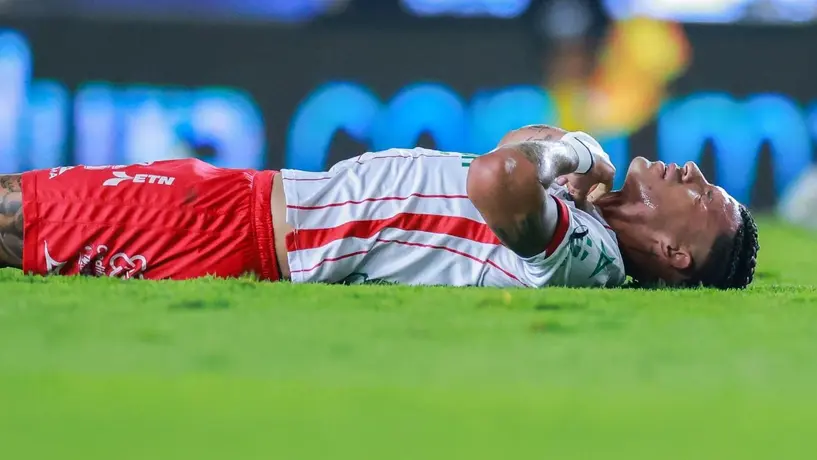 ¡Se rompió! Chicote Calderón abandonó el Necaxa vs León por lesión