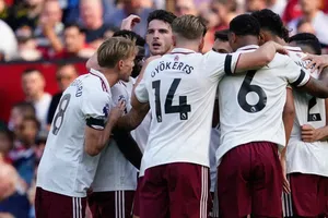 Arsenal consigue sufrida victoria sobre un inspirado Manchester United en Premier League