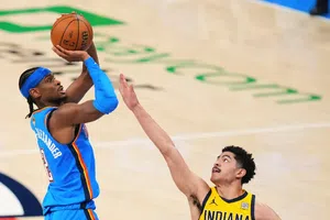 Un brillante Shai Gilgeous-Alexander le da la victoria OKC en el Juego 2 y empata la serie