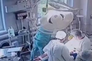 VIDEO:Médicos en Rusia continúan cirugía durante potente terremoto de magnitud 8.8