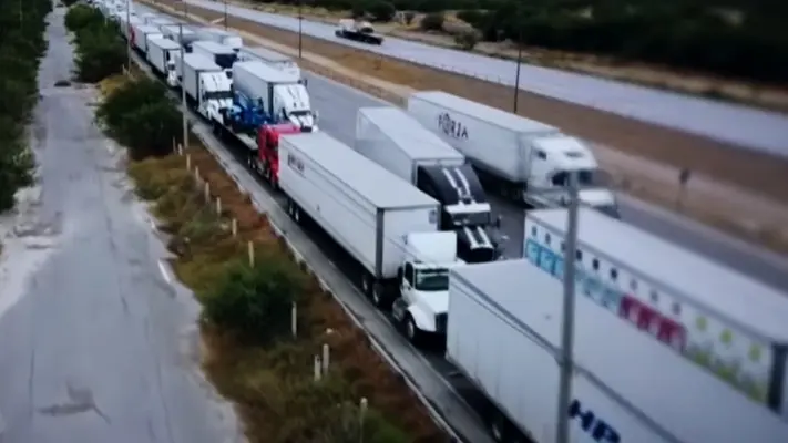 Transportistas hispanos en EE.UU. son obligados a hablar inglés o recibirán multas