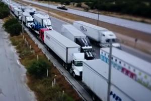 Transportistas hispanos en EE.UU. son obligados a hablar inglés o recibirán multas