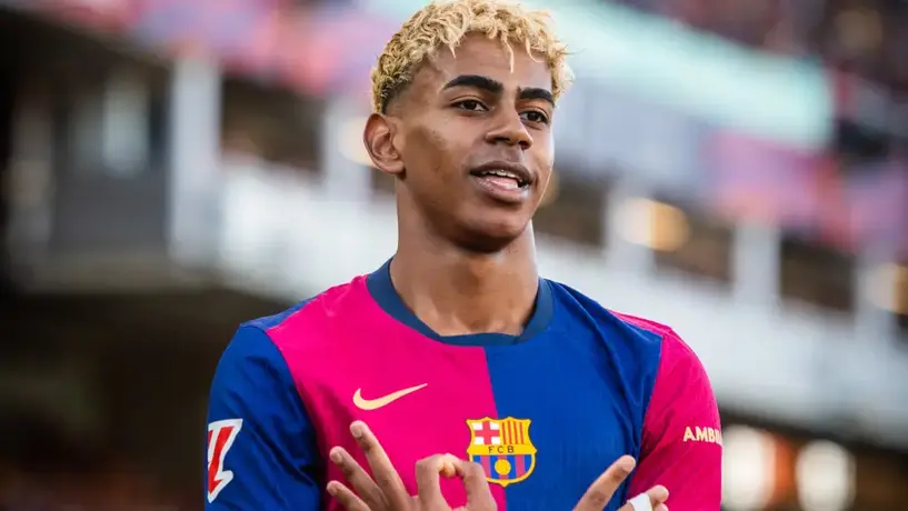 Lamine Yamal da pistas sobre su nuevo dorsal con fotografía de Maradona