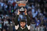 Rey de París: Así fue el festejo de Alcaraz tras coronarse campeón de Roland Garros