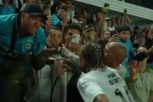 Neymar protagoniza escándalo tras derrota del Santos ante Internacional de Porto Alegre