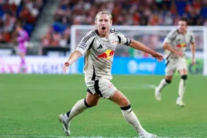 Chivas cae ante New York Red Bulls en debut en Leagues Cup