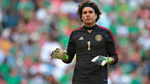 ¡Reencuentro Mundialista! Guillermo Ochoa y Siphiwe Tshabalala juntos 15 años después