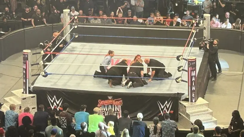 Seth Rollins sufre una lesión legitima en Saturday Night Main Event y pierde ante LA Knight