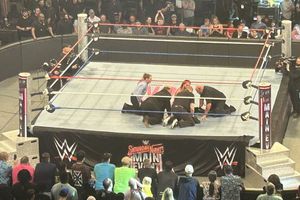 Seth Rollins sufre una lesión legitima en Saturday Night Main Event y pierde ante LA Knight