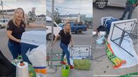 VIDEO Lady Tamales desata su furia: tira puesto por no poder salir de cajón de estacionamiento