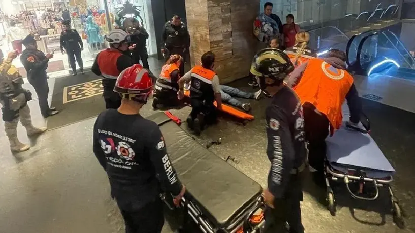 Pánico en Plaza Mítikah: desplome de elevador hiere a dos personas