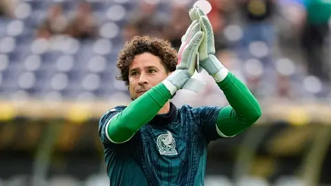 Memo Ochoa rompe en llanto tras levantar su sexta Copa Oro