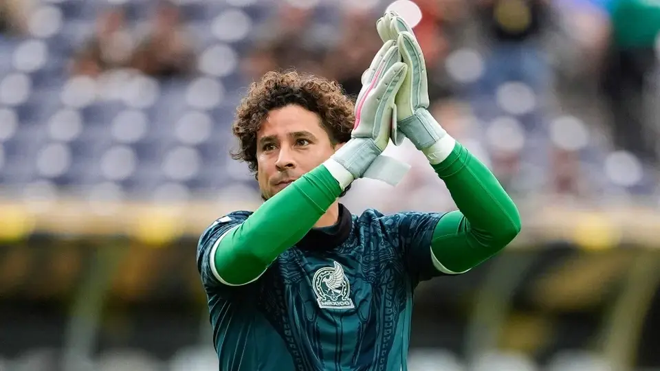 Memo Ochoa rompe en llanto tras levantar su sexta Copa Oro