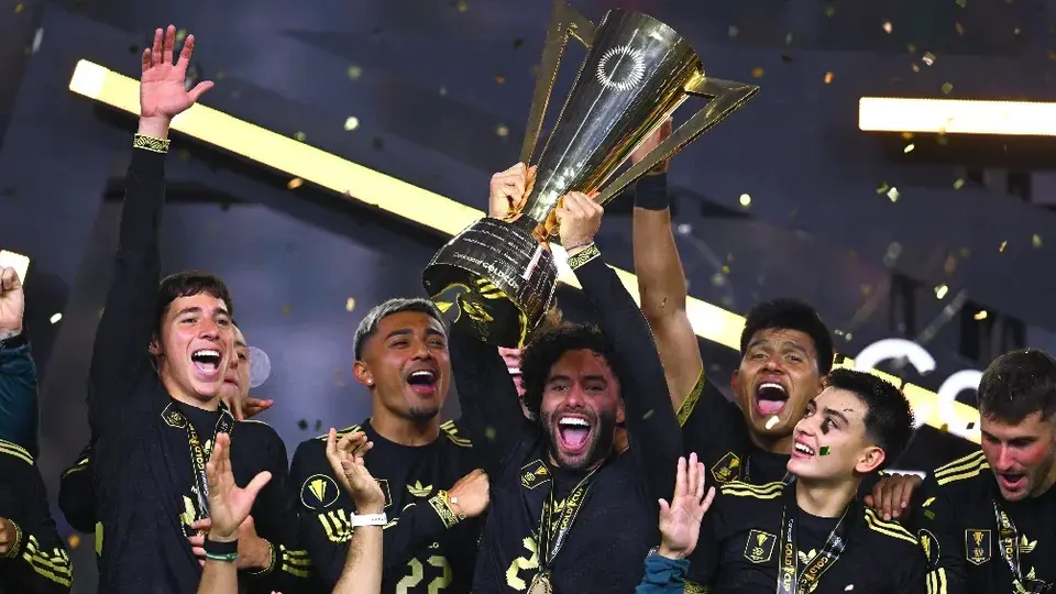 En otras Confederaciones, ¿hay otros equipos tan dominantes como México en la Copa Oro?
