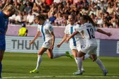 Finlandia aprovechó superioridad numérica y venció a Islandia en partido inaugural de la Euro Femenil