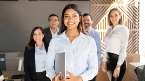 Emplea+: la plataforma que conecta gratis a jóvenes con empleos formales en México