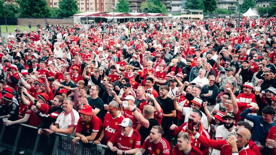 Manchester United tiene a los aficionados más arrestados de la temporada
