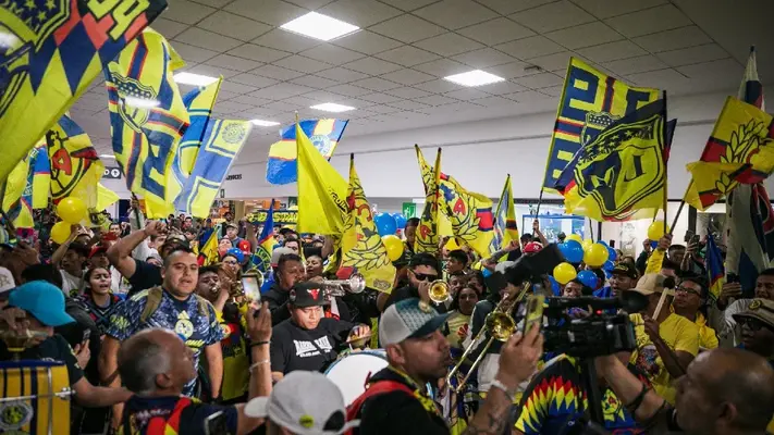Faitelson revienta al americanismo por recibimiento a Allan Saint-Maximin en aeropuerto