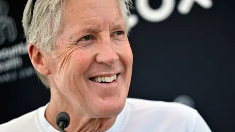 El nuevo entrenador de los Raiders Pete Carroll enfrenta con alegría este nuevo reto