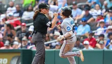 Jen Pawol rompe barrera de género en la MLB como la 1ra umpire en un juego de campaña regular