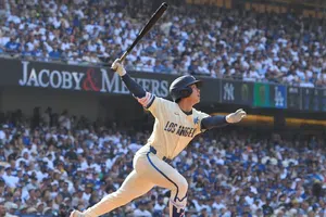 Dodgers destrozan a Yankees 18-2; Max Muncy impulsa siete carreras