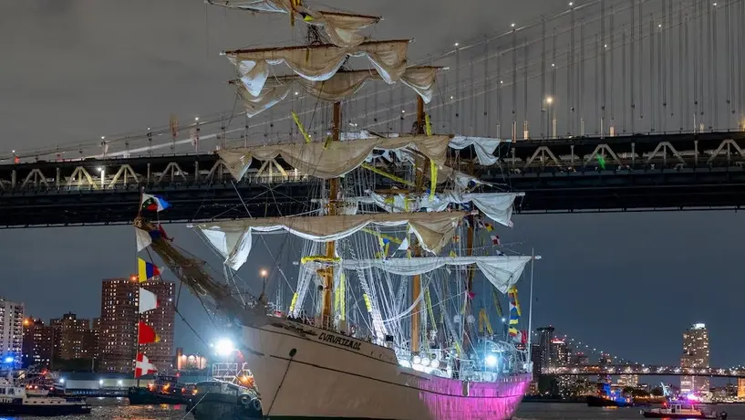 Buque Escuela Cuauhtémoc abandona el Puente de Brooklyn ¿A dónde se lo llevaron?