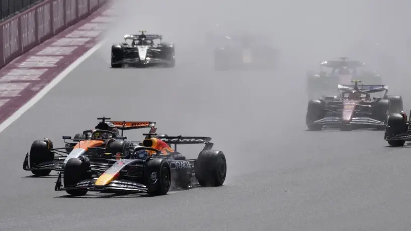 Verstappen defiende a Piastri tras penalización en Silverstone: "Yo no hago las reglas"