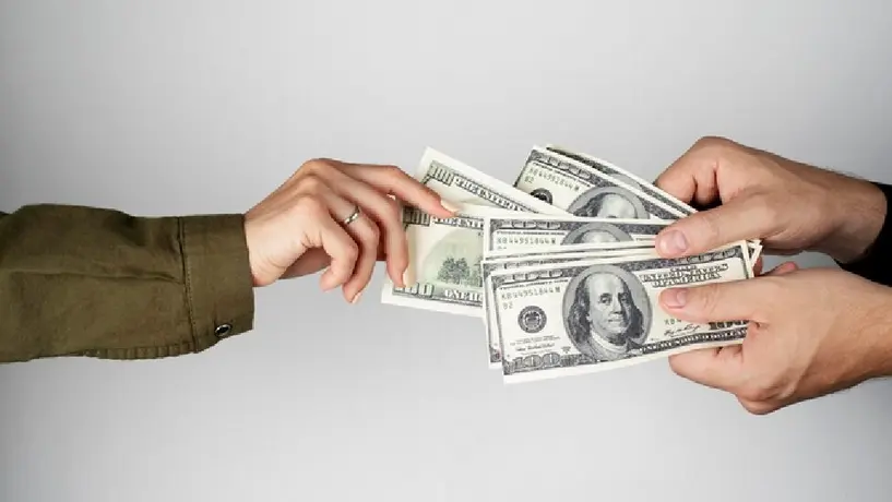 ¿Vas a cambiar dólares? Es buen momento, el peso sigue por debajo de los 19 este viernes 4 de julio